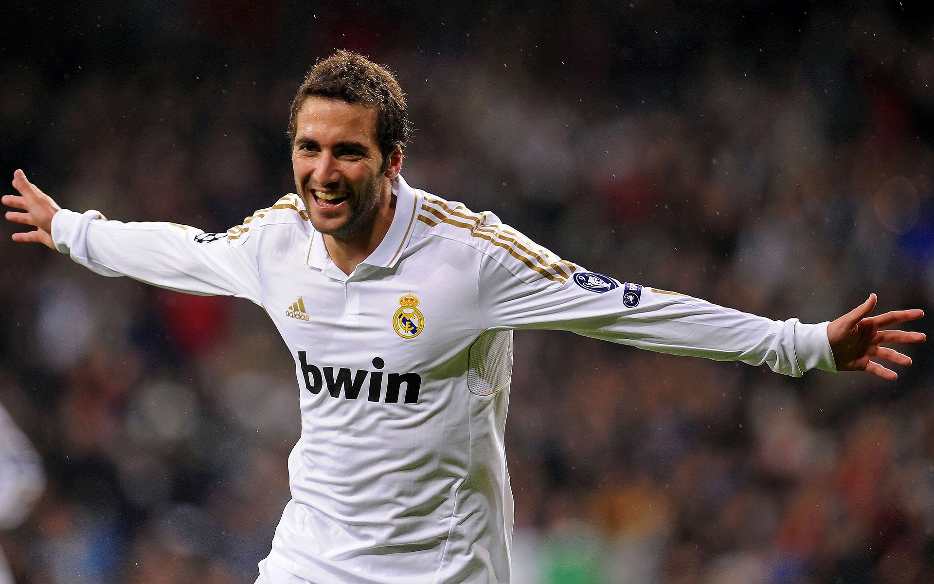 男泳小将初登赛场即夺牌，男子游泳队最帅